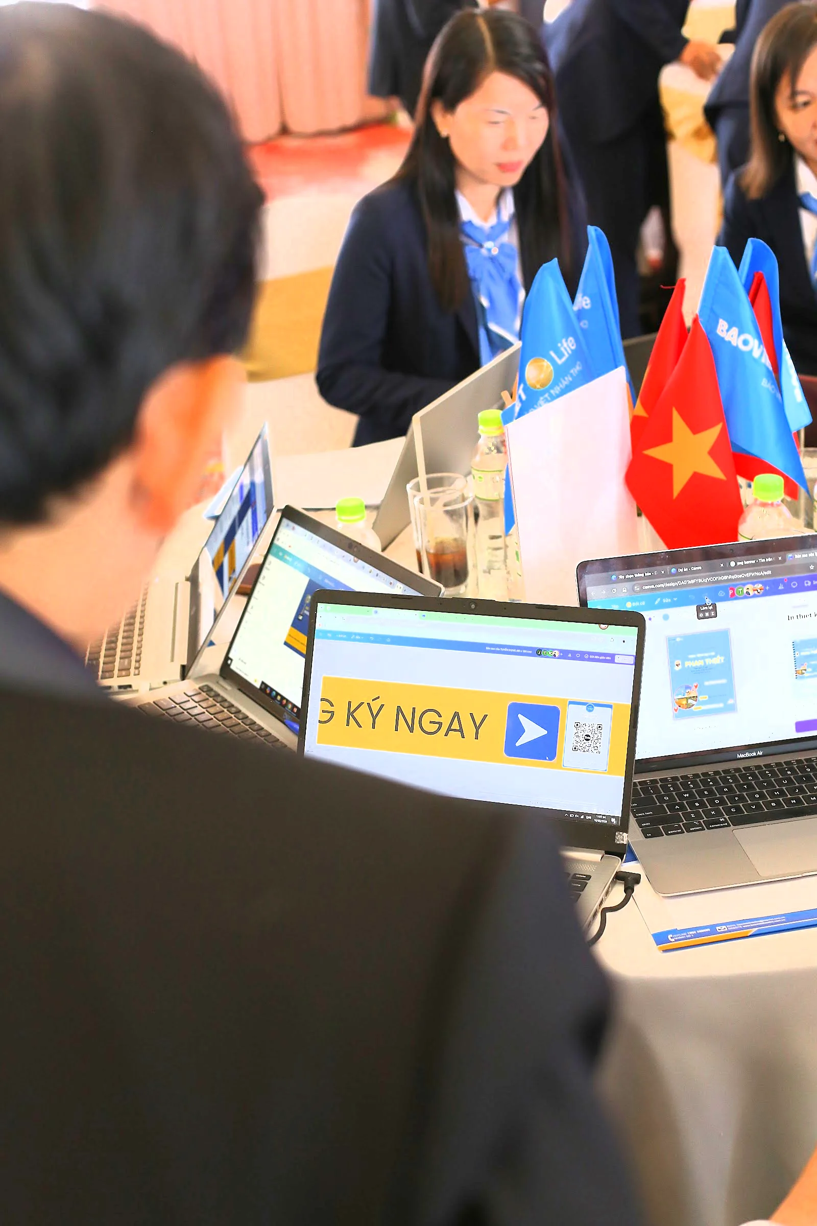 Kèm từng nhân sự khi thực hành
