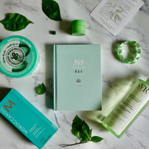 Ảnh Flatlay - Beauty stuff for summer