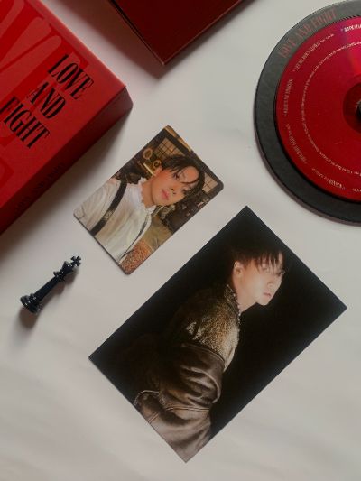 Flatlay Album LOVE AND FIGHT_RAVI