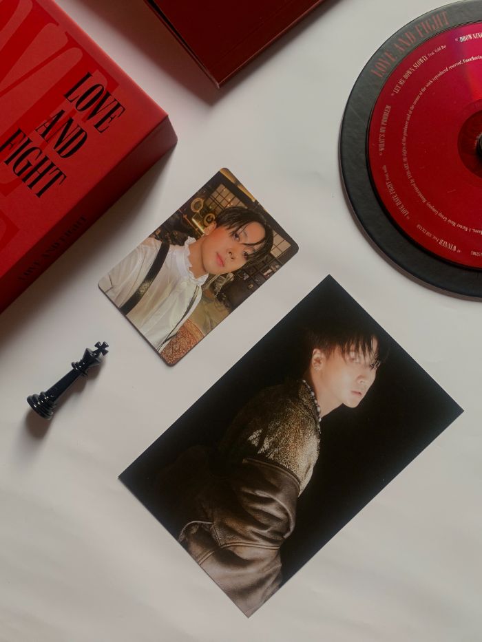 Flatlay Album LOVE AND FIGHT_RAVI