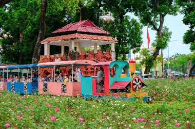 Vào ga Huế