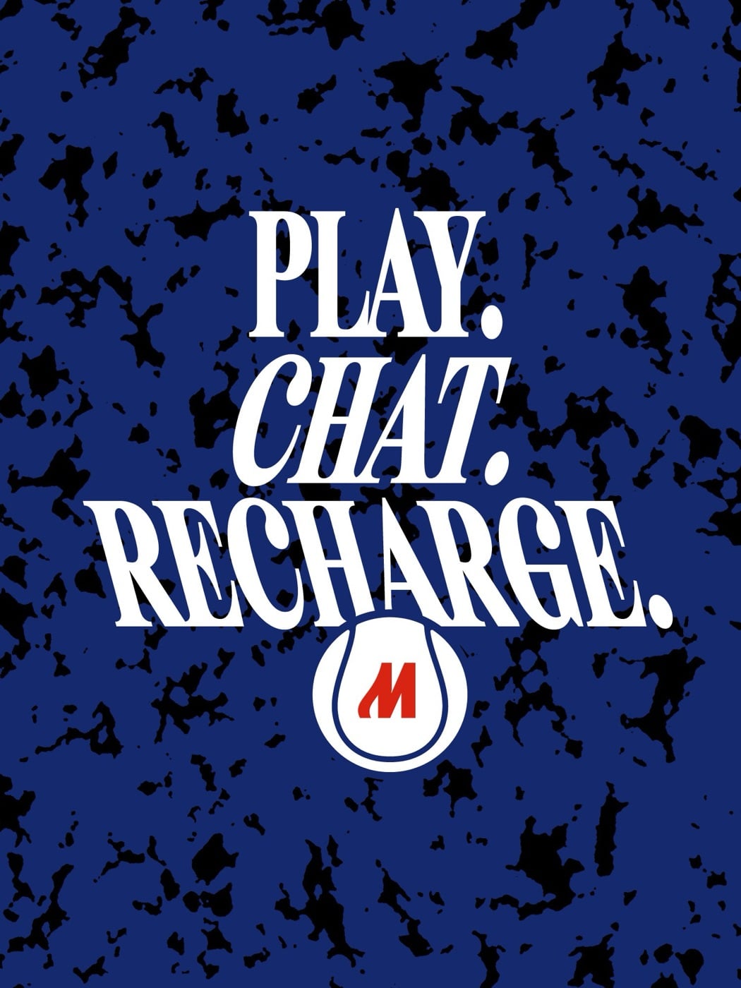 Poster nền xanh dương có vệt loang đen, chữ PLAY. CHAT. RECHARGE. màu trắng kiểu serif hẹp xếp chồng, biểu tượng tròn chữ M ở giữa