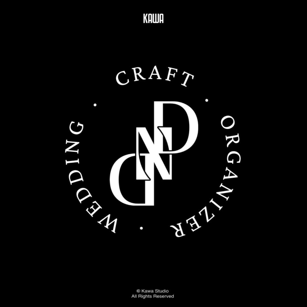 Monogram D N D trắng trên nền đen, chữ N đứng giữa hai chữ D đối xứng, vòng chữ CRAFT WEDDING ORGANIZER bao quanh