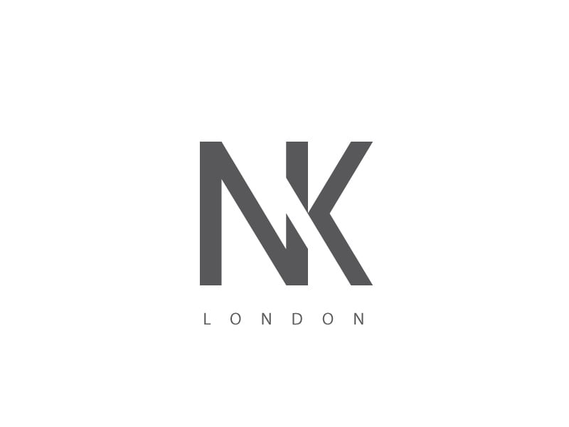 Logo NK xám đậm trên nền trắng, nét phải của N cũng là nét đứng của K, chữ LONDON giãn rộng bên dưới
