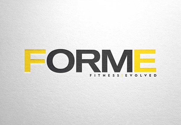 Logo chữ FORME đậm, chữ F và E vàng, ORM xám đậm, in nổi trên giấy trắng