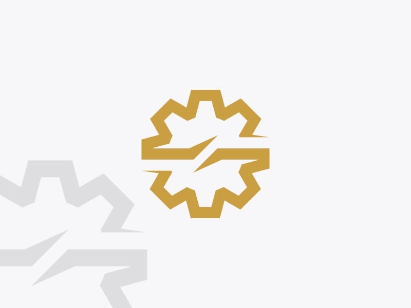 Logo bánh răng nét vàng đồng trên nền xám nhạt: bánh răng 8 răng bị một đường chéo cắt đôi như mũi tên chuyển động