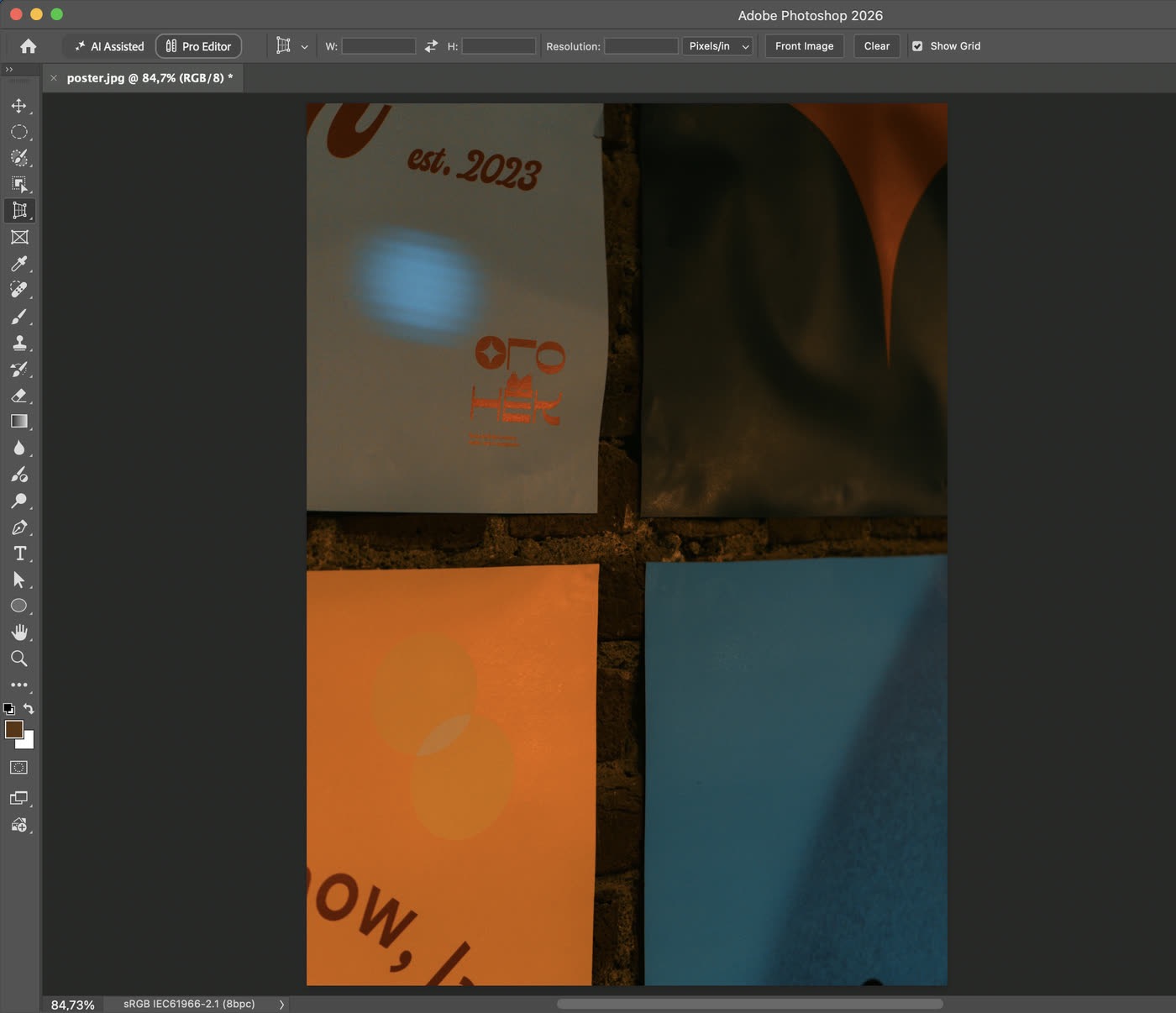 Ảnh poster sau khi chỉnh méo phối cảnh bằng Perspective Crop Tool