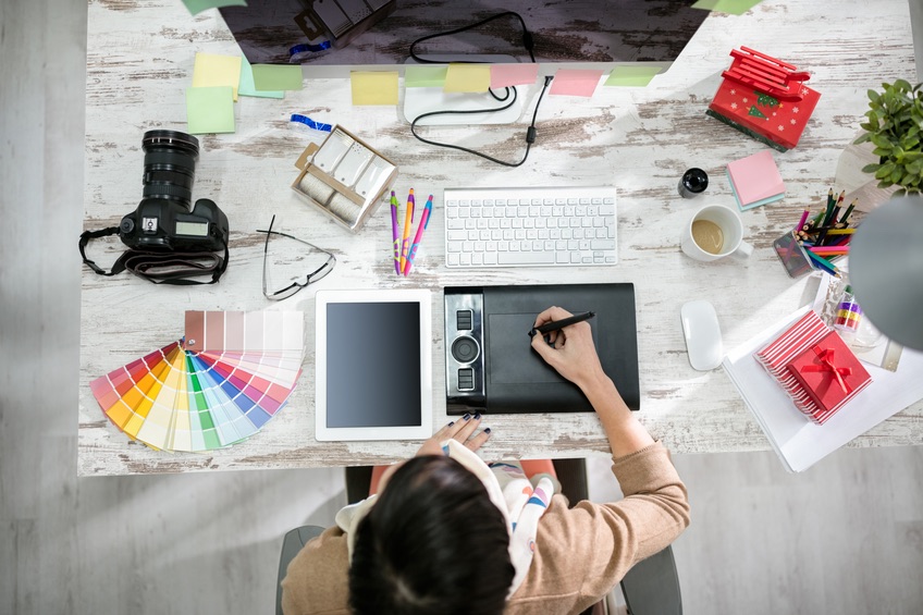  Cả thiết kế đồ hoạ và thiết kế đa phương tiện đều sử dụng một loạt các phương tiện truyền thông 