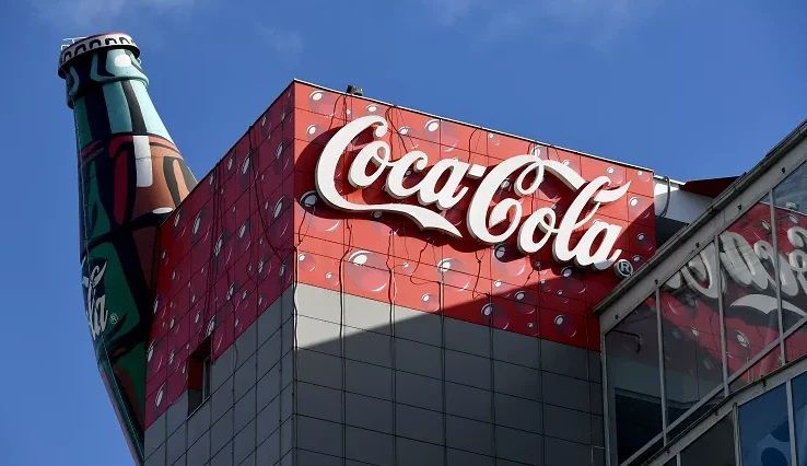 Logo của Coca-Cola thành công trong việc trở thành biểu tượng và dễ nhận diện