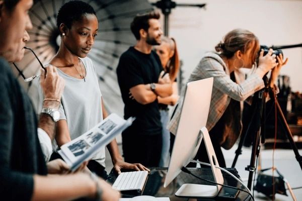 Học thiết kế đồ hoạ, liệu có phải chỉ trở thành một Graphic Designer???