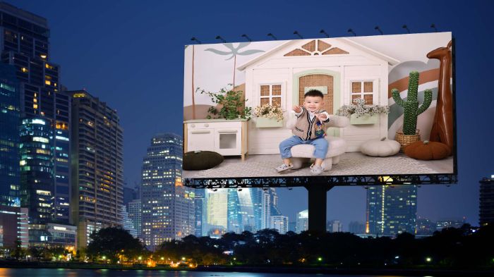 Billboard OTO và Chú voi con trên cây