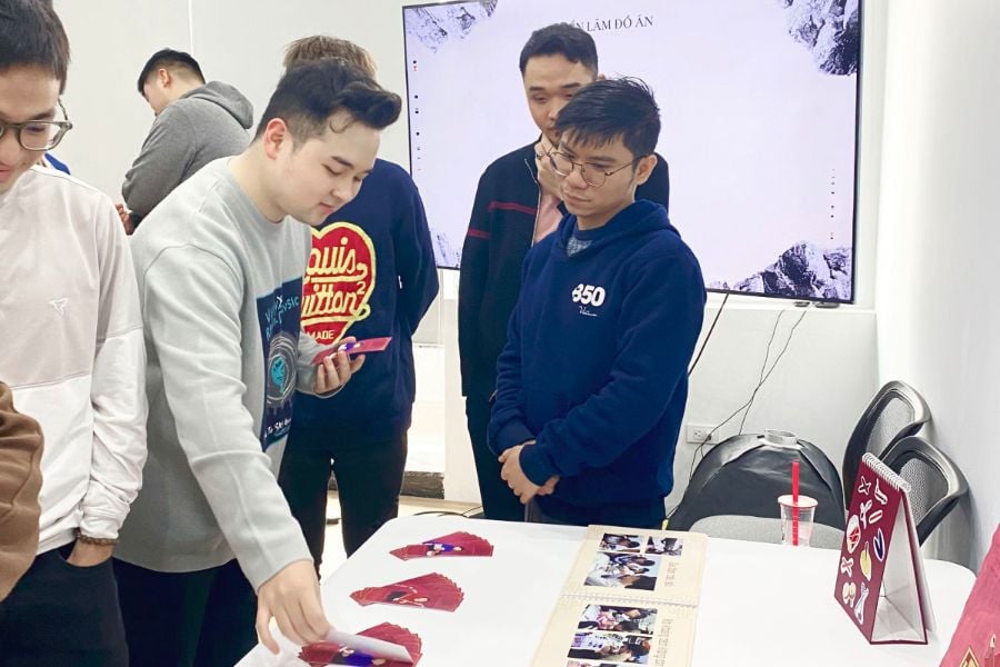 Đầu ra của khóa học cần được xem xét dựa trên nội dung thực tế, thời lượng học và trình độ đầu vào