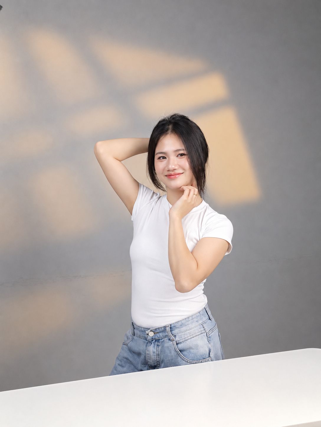 PT 142.1_Dang Kim Thanh_Co gai ben o cua