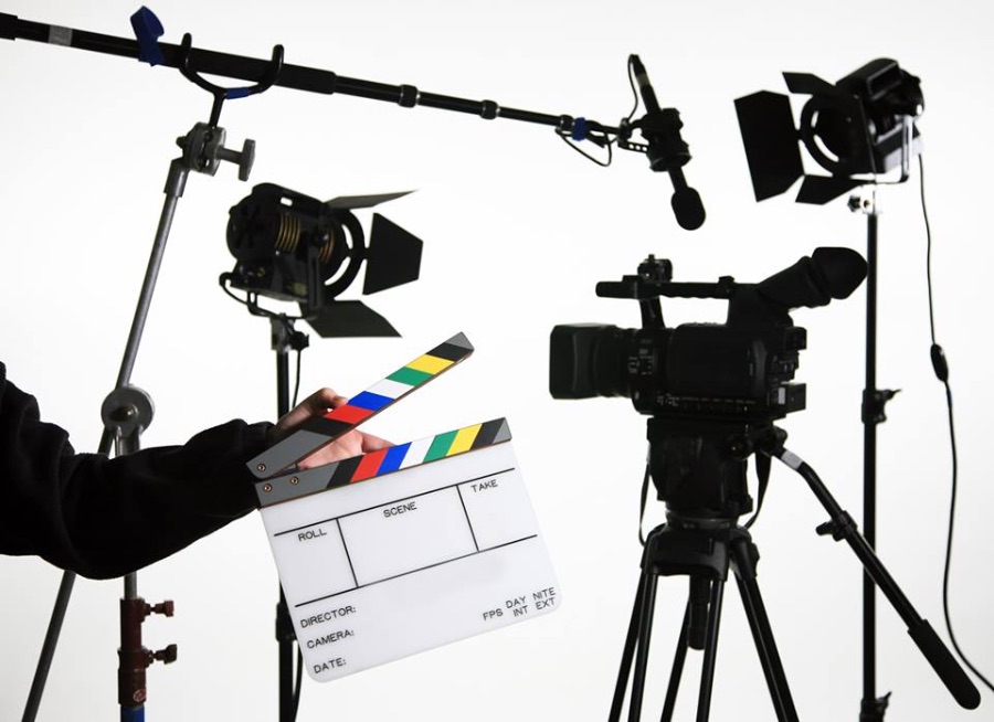 Các nhà thiết kế đa phương tiện tạo ra hình ảnh kết hợp âm thanh, video và hoạt hình