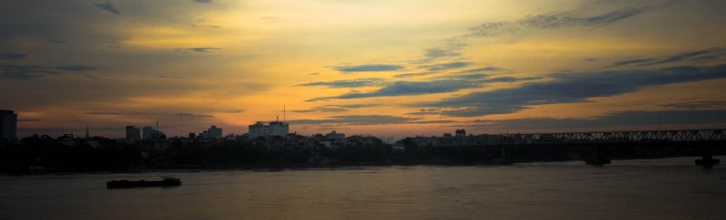 {Sáng Hà Nội} 
