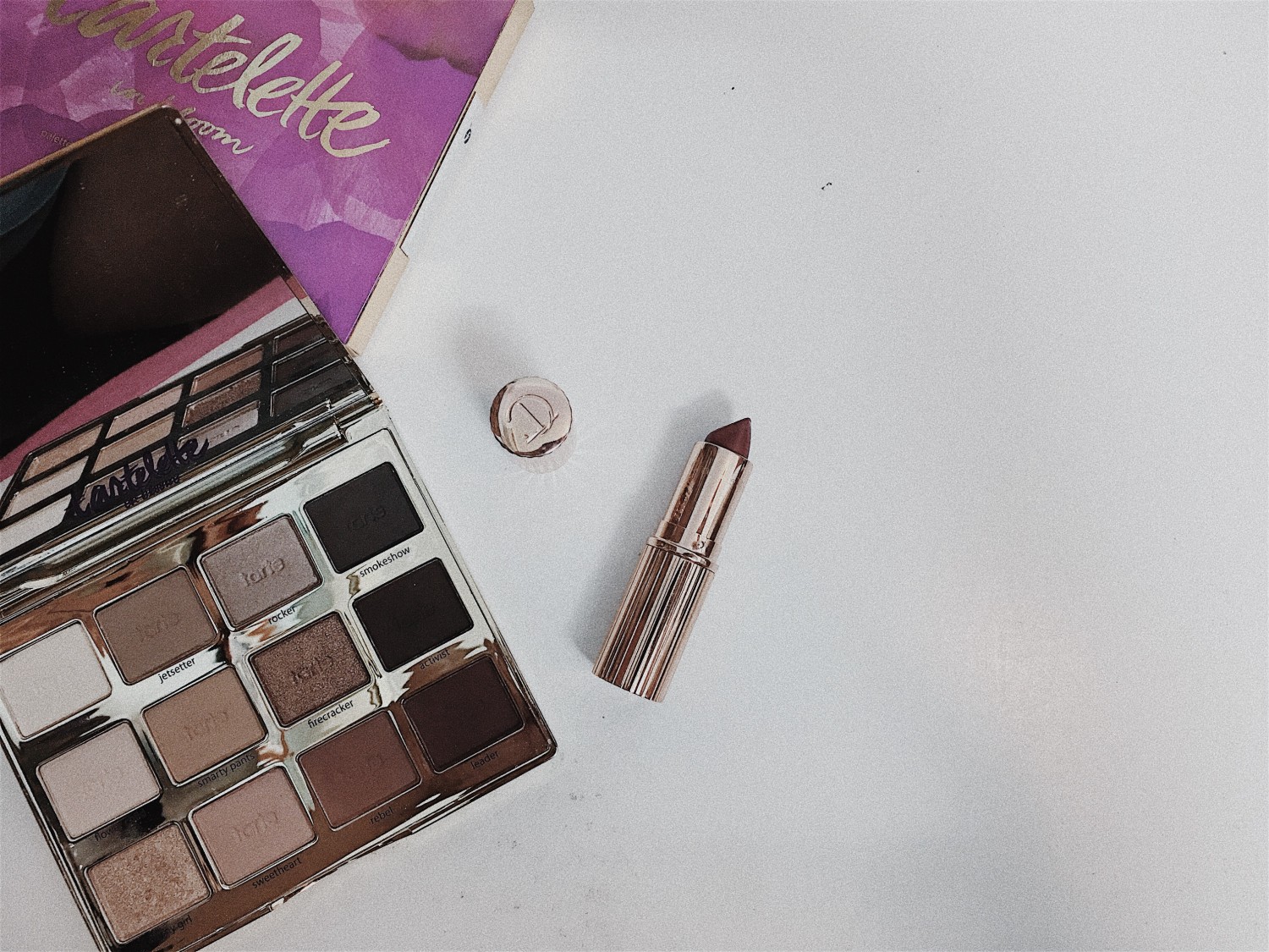 Chụp hình Flatlay