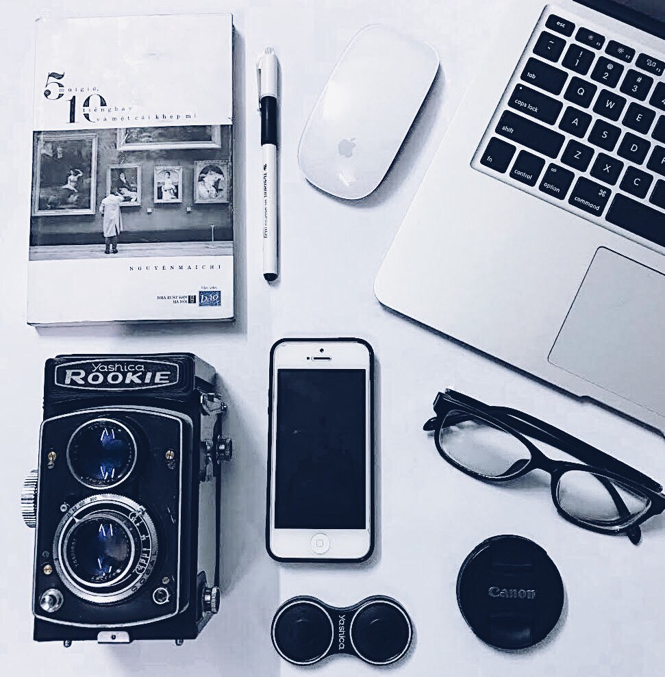 BW FLATLAY
