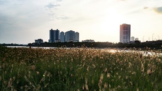 Hồ Linh Đàm buổi chiều hoàng hôn
