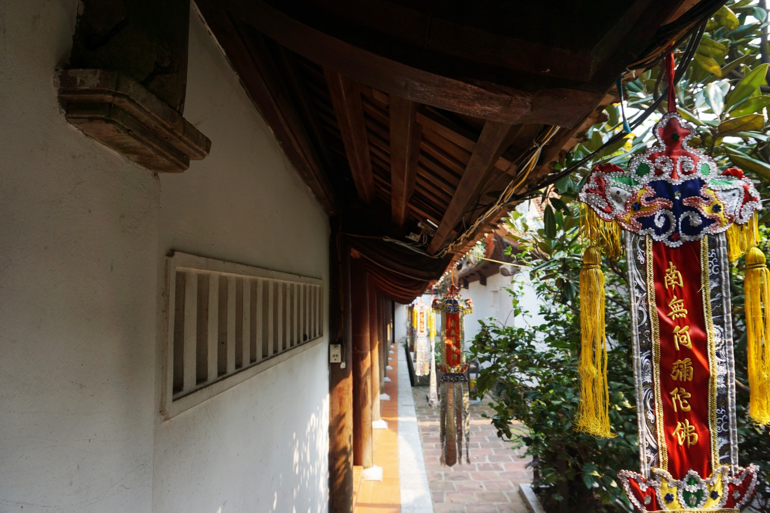 One Hundred Comp Artment Pagoda