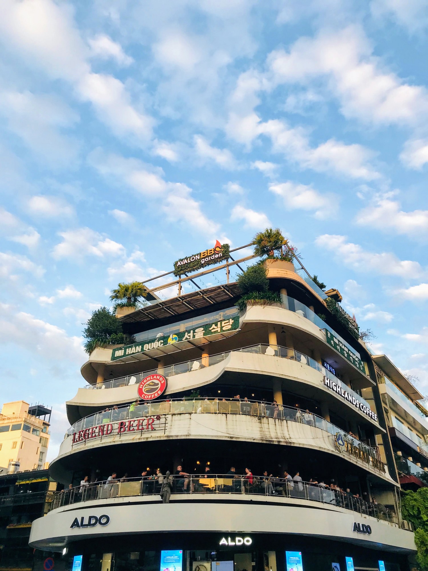 Hàm cá mập Hồ Gươm - iPhone 7