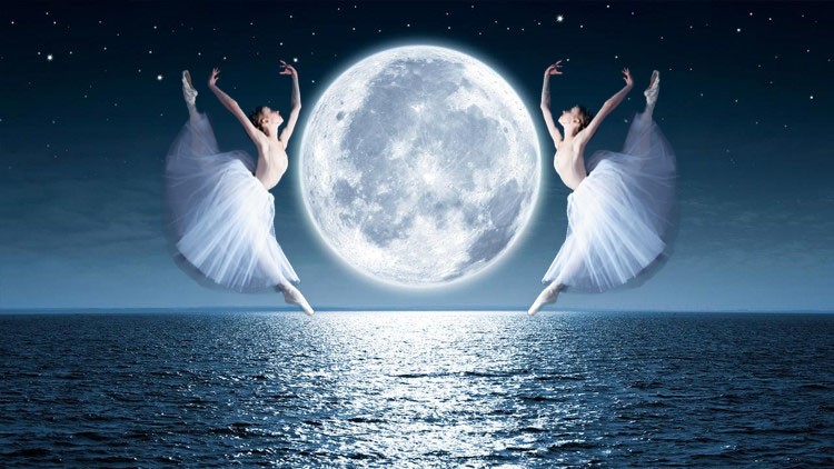 Angels over the moonlight
