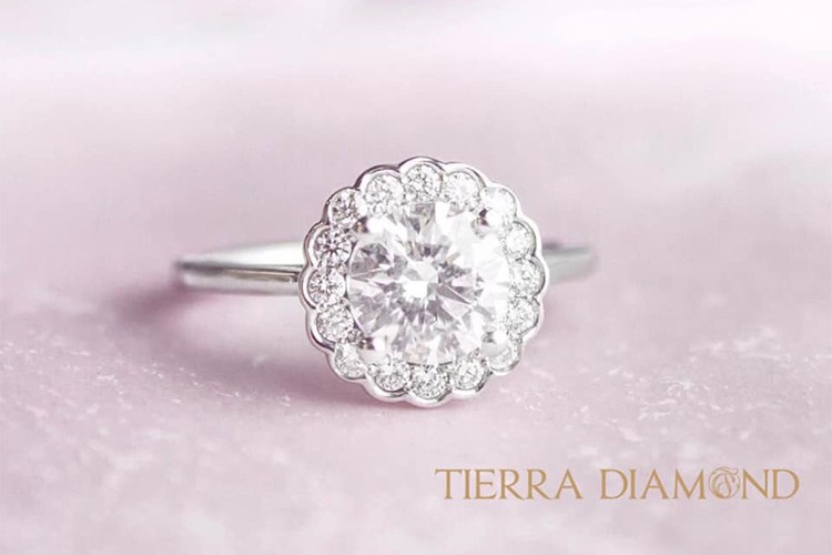 Nhẫn kim cương Emerald - Có thể bạn chưa biết sự nhiệm màu với viên kim cương lớn