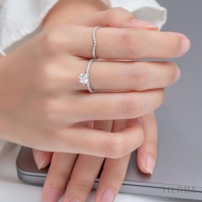 Những mẫu nhẫn cưới trơn đẹp mê ly khiến các cặp đôi yêu thích